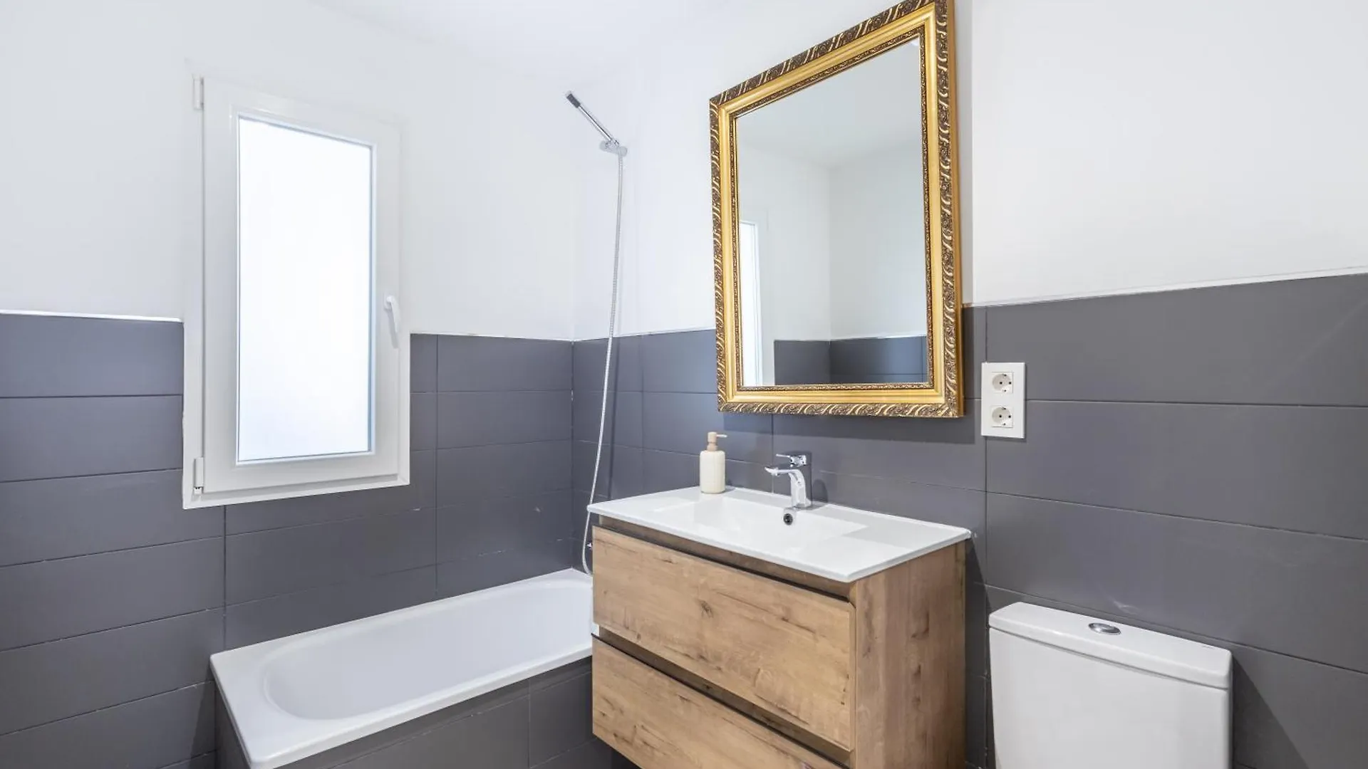 דירות Charming Duplex In גרנדה